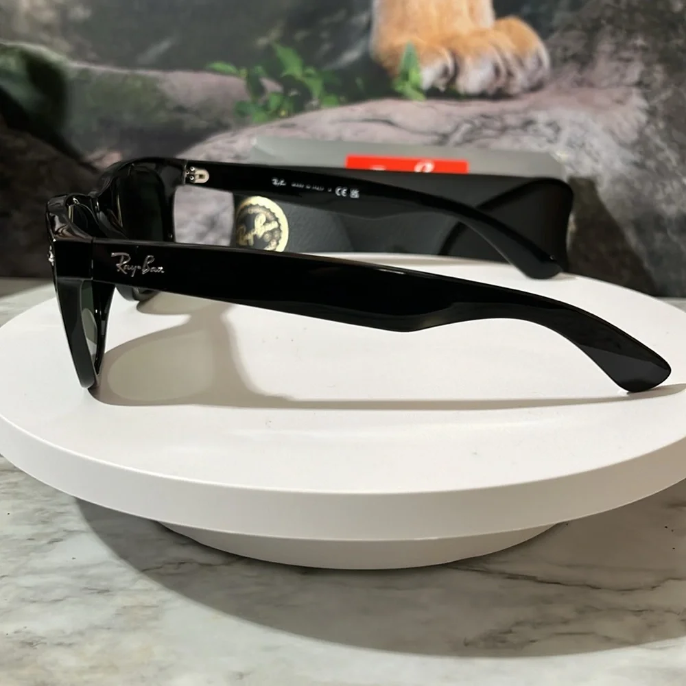RAY-BAN SUNGLASSES. NEW WITH CASE AND BOX. MADE IN ITALY - Picture 7 of 16